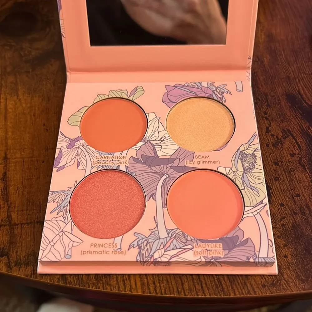 Seraphine Women Makeup Blush Palette - Coral, Peach, Rose, Champagne